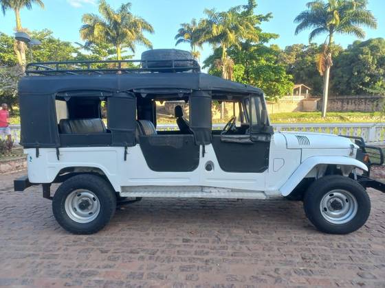 TOYOTA BANDEIRANTE 3.7 BJ50LV-B 4X4 CHASSI LONGO DIESEL 2P MANUAL